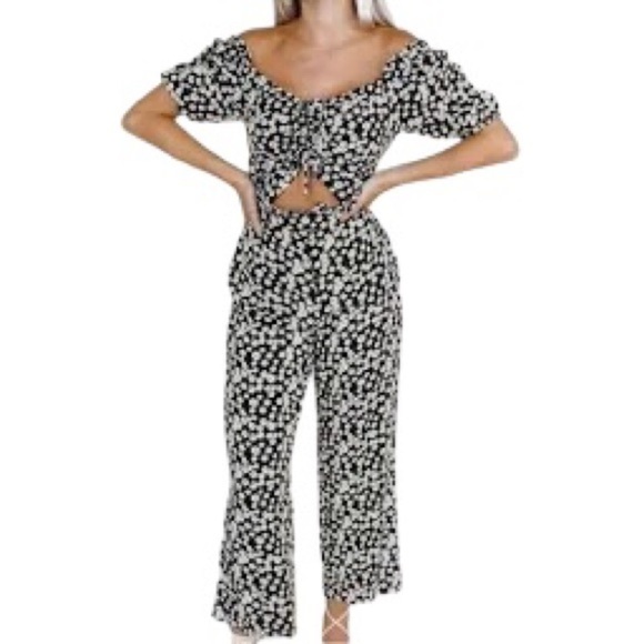 Kittenish Daisy Print Jumpsuit Sz. L Cinched Cut Out Top Off Shoulder High Waist - Picture 1 of 6